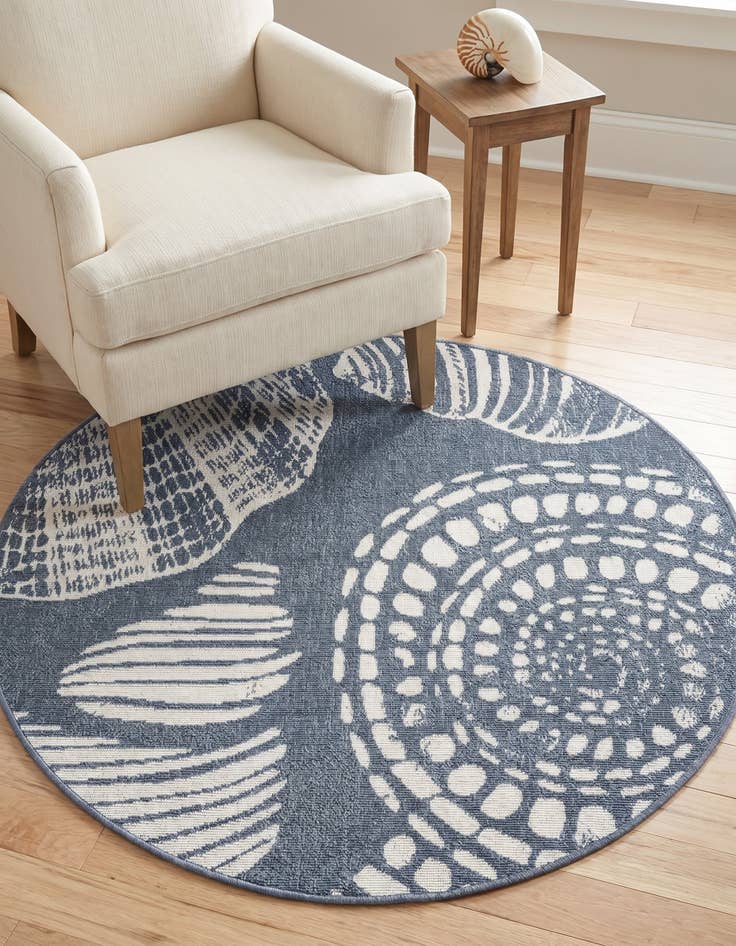 Detail image of 4' x 4' Easy-Clean Coastal Indoor / Outdoor Round Rug