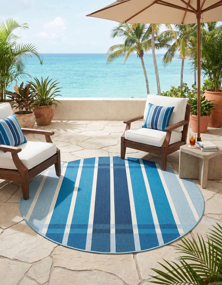 Detail image of 4' x 4' Easy-Clean Striped Indoor / Outdoor Round Rug