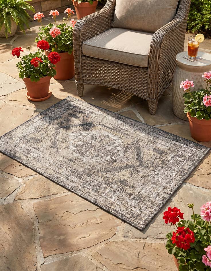 Detail image of 3' x 5' 3 Easy-Clean Traditional Indoor / Outdoor Rug