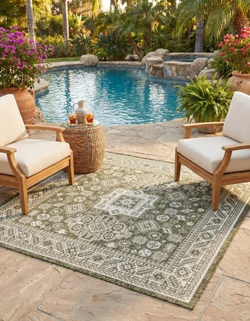 5' 3 x 5' 3 Easy-Clean Aztec Indoor / Outdoor Square Rug