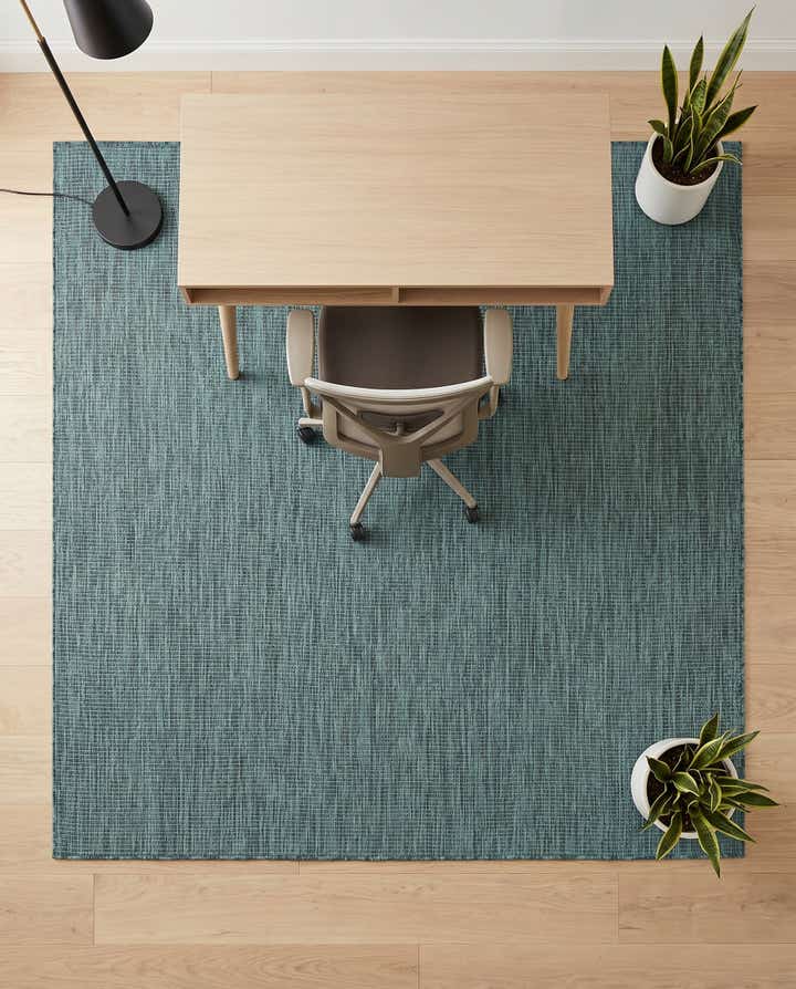 6' 1 x 6' 1 Easy-Clean Solid Indoor / Outdoor Square Rug