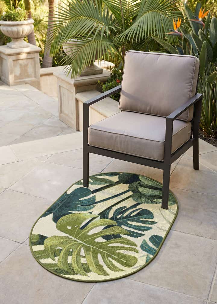 2' 2 x 3' Easy-Clean Botanical Indoor / Outdoor Oval Rug