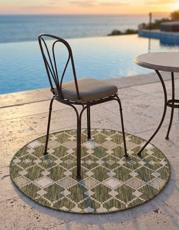 Detail image of 3' x 3' Easy-Clean Trellis Indoor / Outdoor Round Rug