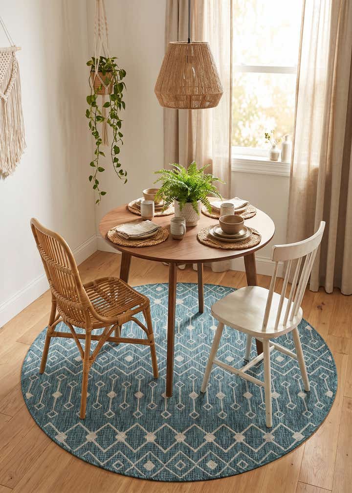5' 3 x 5' 3 Easy-Clean Lattice Indoor / Outdoor Round Rug