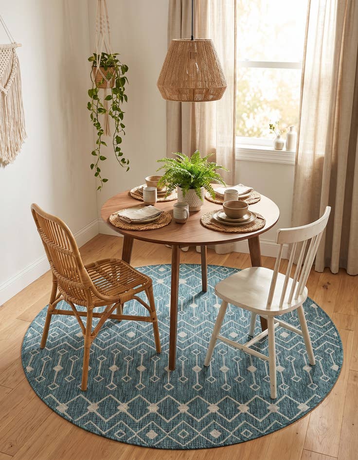 Detail image of 5' 3 x 5' 3 Easy-Clean Lattice Indoor / Outdoor Round Rug