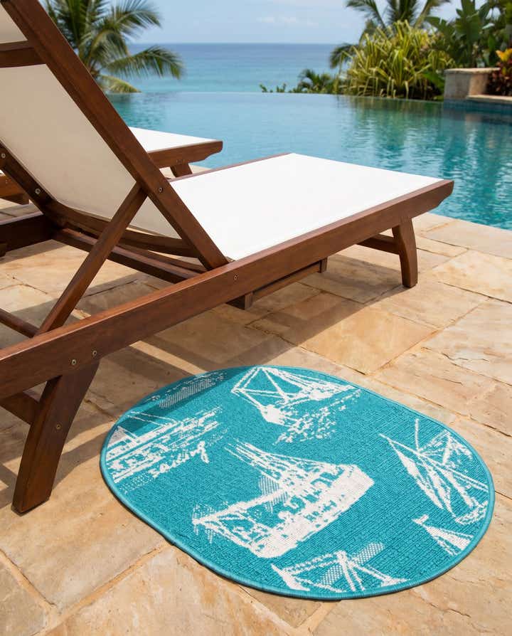 2' x 3' Easy-Clean Coastal Indoor / Outdoor Oval Rug