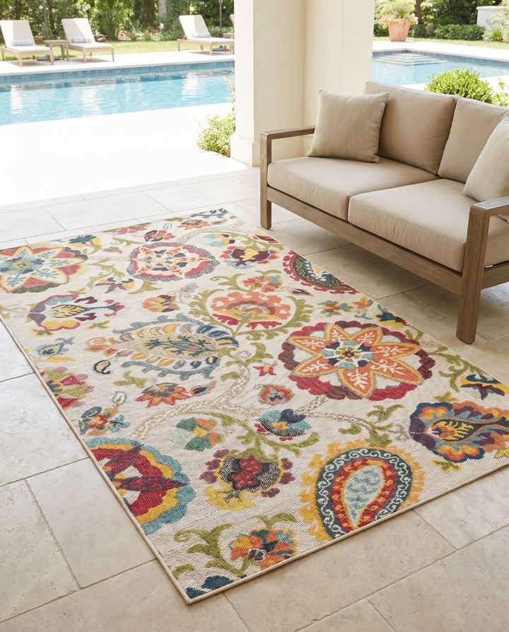 5' 3 x 8' Easy-Clean Casablanca Indoor / Outdoor Rug