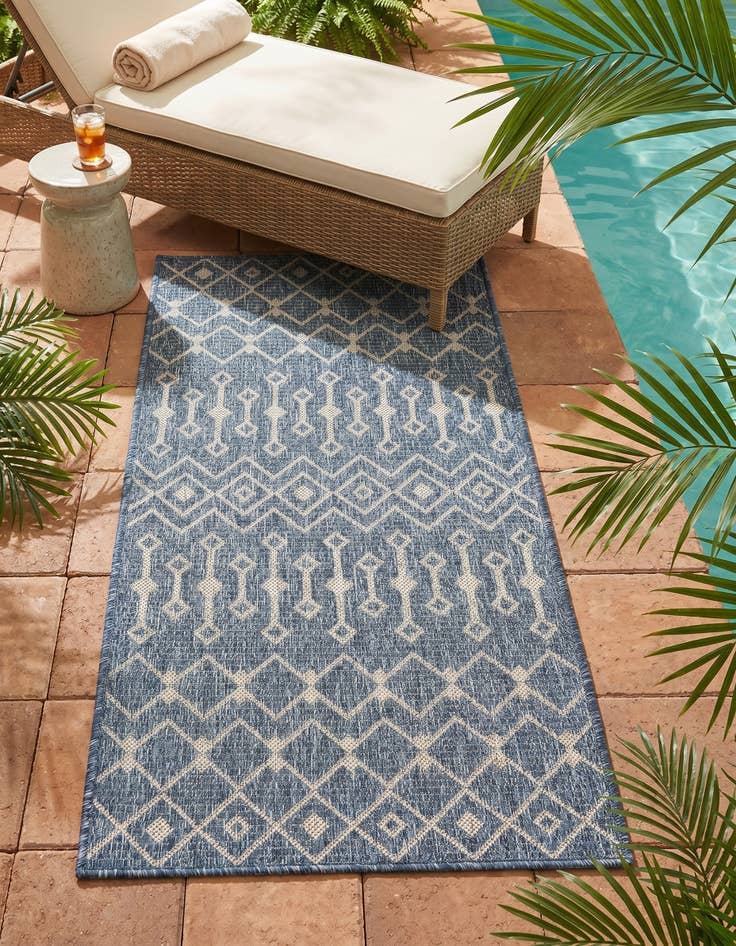 Detail image of 2' x 4' Easy-Clean Trellis Indoor / Outdoor Runner Rug