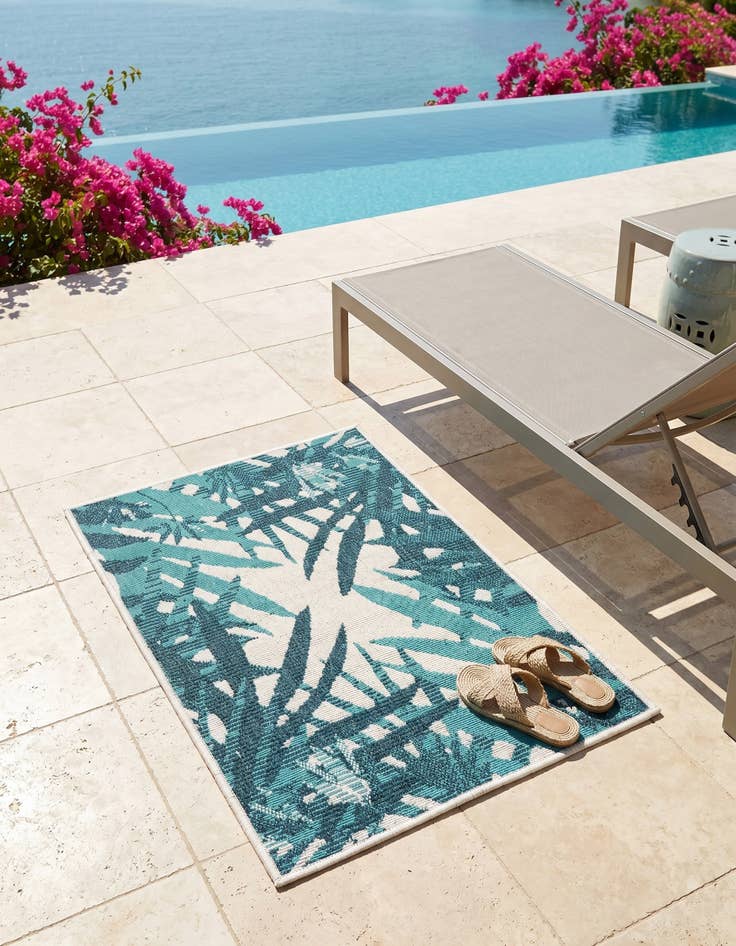 Detail image of 2' x 3' Easy-Clean Botanical Indoor / Outdoor Rug