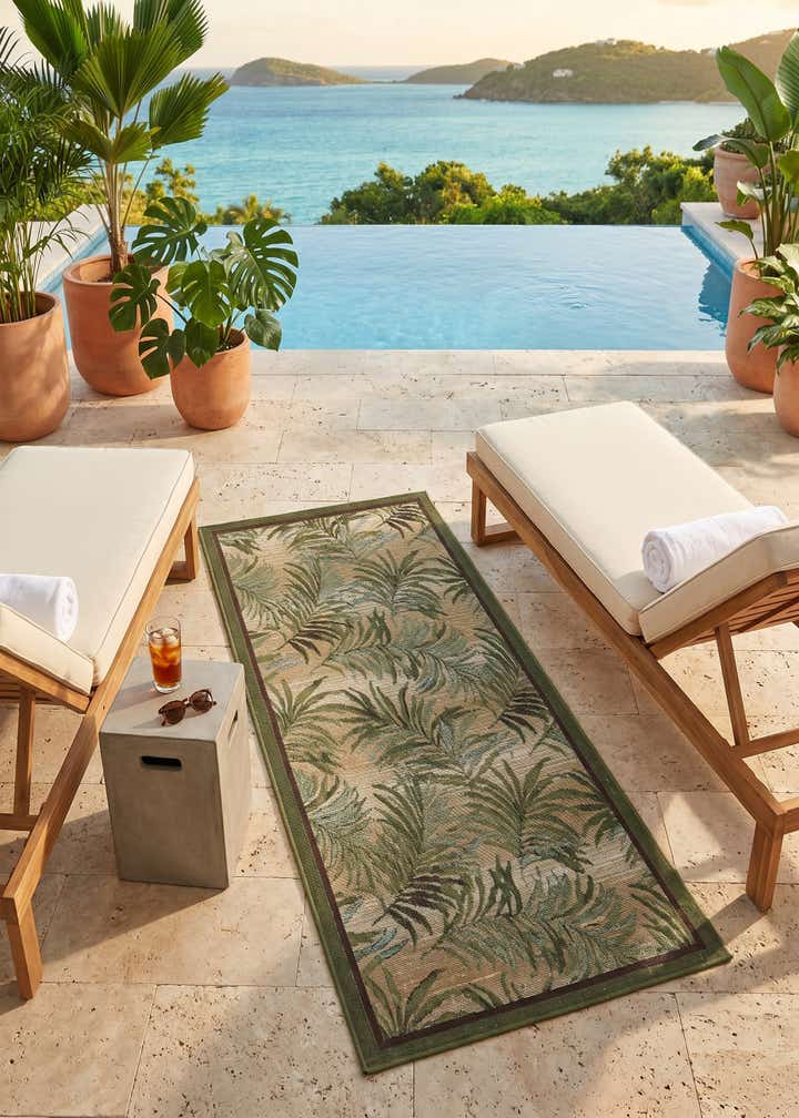 2' 7 x 5' 3 Easy-Clean Botanical Indoor / Outdoor Runner Rug