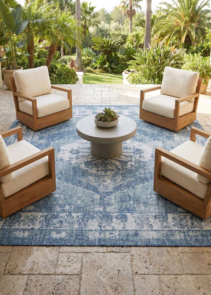 7' 10 x 7' 10 Easy-Clean Traditional Indoor / Outdoor Square Rug