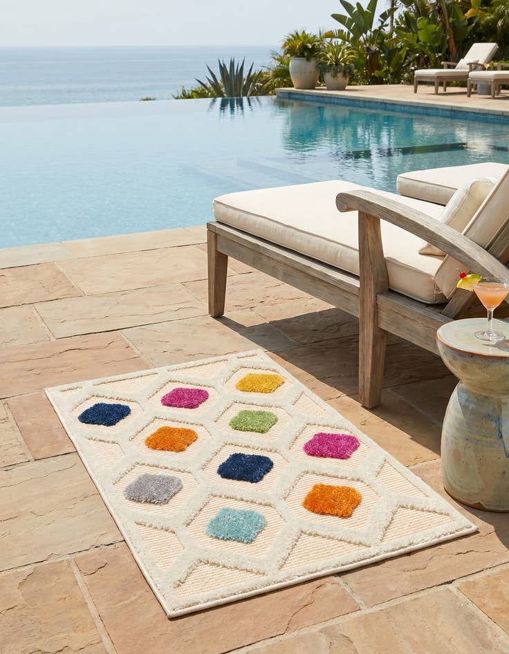 Detail image of 2' x 3' Easy-Clean Aruba Indoor / Outdoor Rug