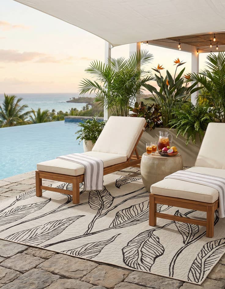 Detail image of 5' 3 x 8' Easy-Clean Botanical Indoor / Outdoor Rug