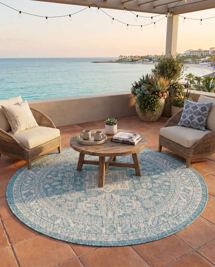 5' 3 x 5' 3 Easy-Clean Aztec Indoor / Outdoor Round Rug