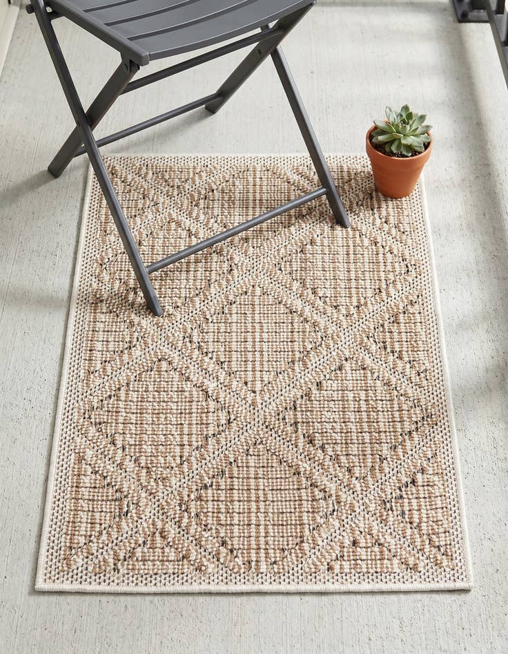 Detail image of 2' x 3' 1 Easy-Clean Lattice Indoor / Outdoor Rug