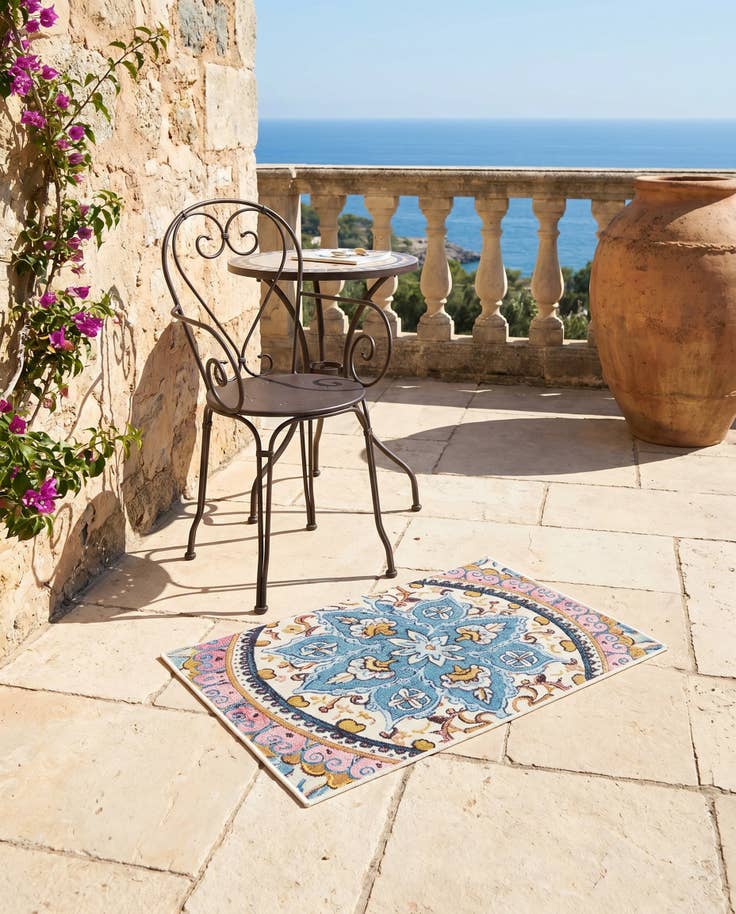 Detail image of 2' x 3' Easy-Clean Traditional Indoor / Outdoor Rug