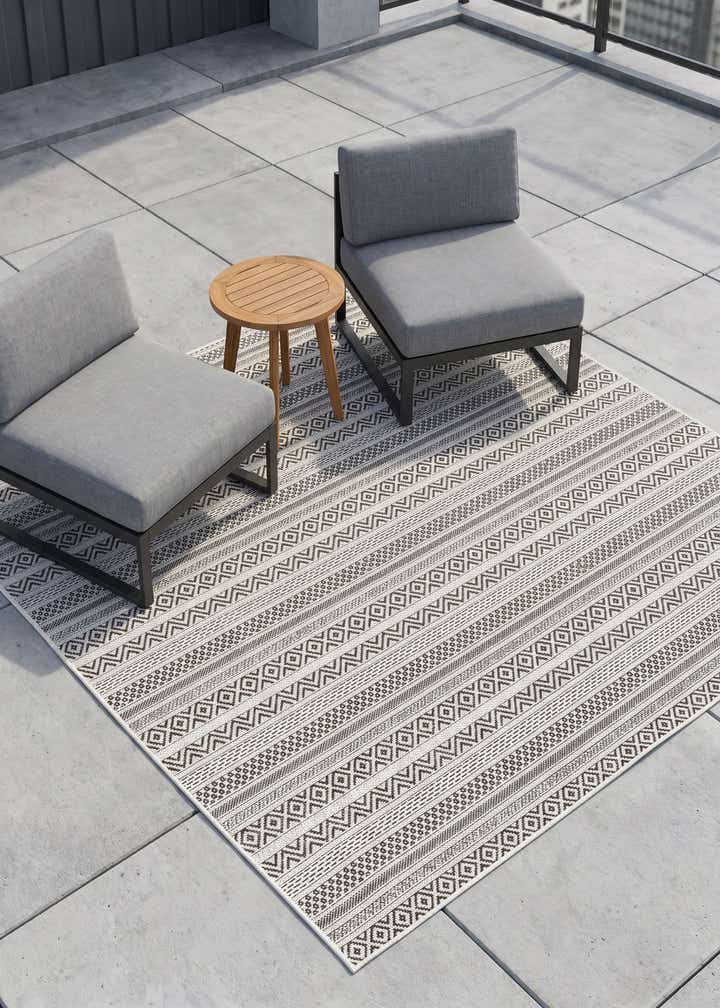 5' 3 x 5' 3 Easy-Clean Ribbon Indoor / Outdoor Square Rug
