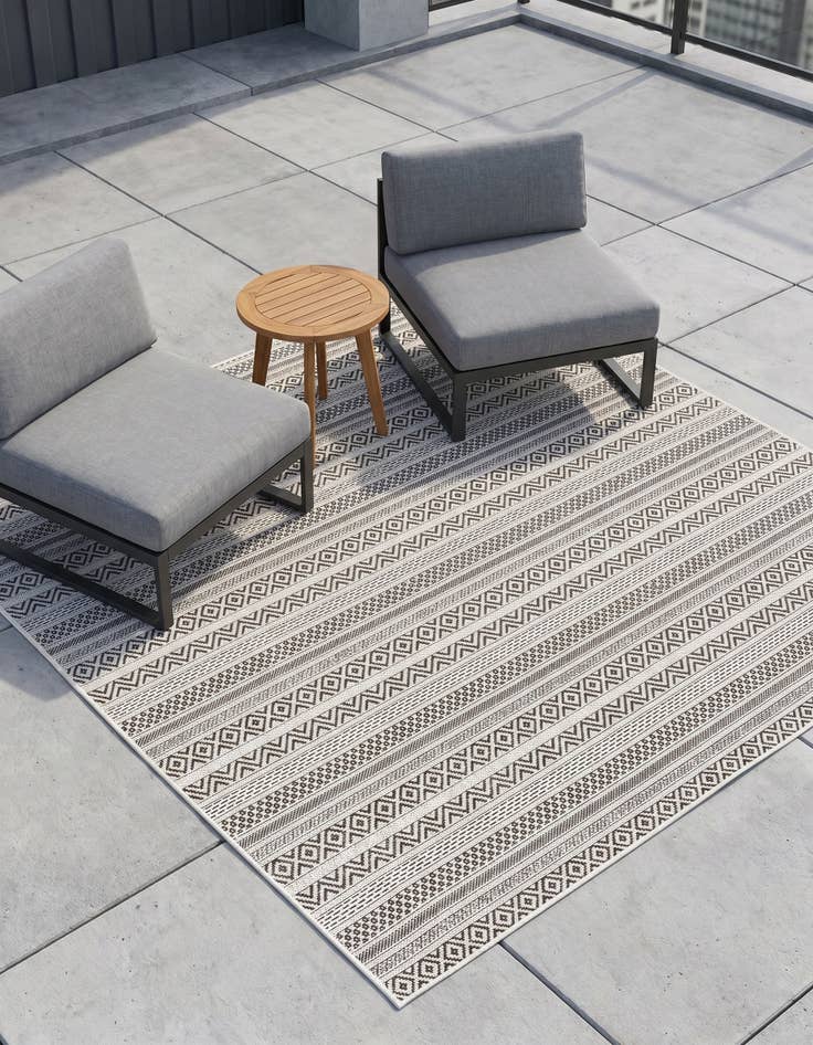 Detail image of 5' 3 x 5' 3 Easy-Clean Ribbon Indoor / Outdoor Square Rug