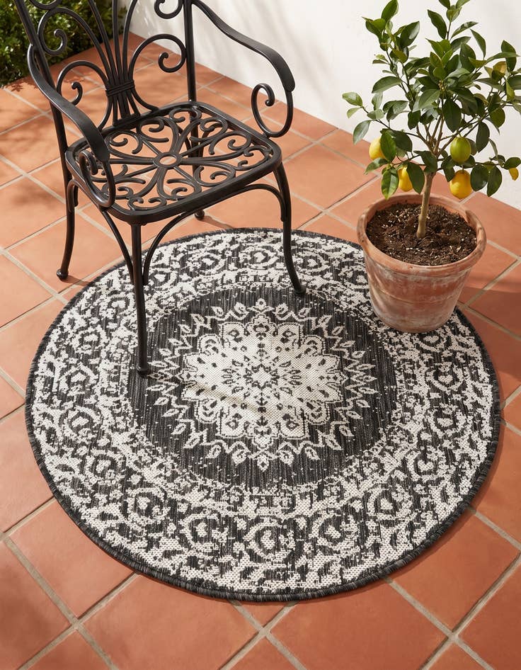 Detail image of 3' x 3' Easy-Clean Traditional Indoor / Outdoor Round Rug
