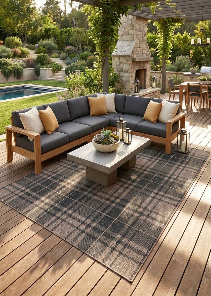 6' x 9' Easy-Clean Checkered Indoor / Outdoor Rug