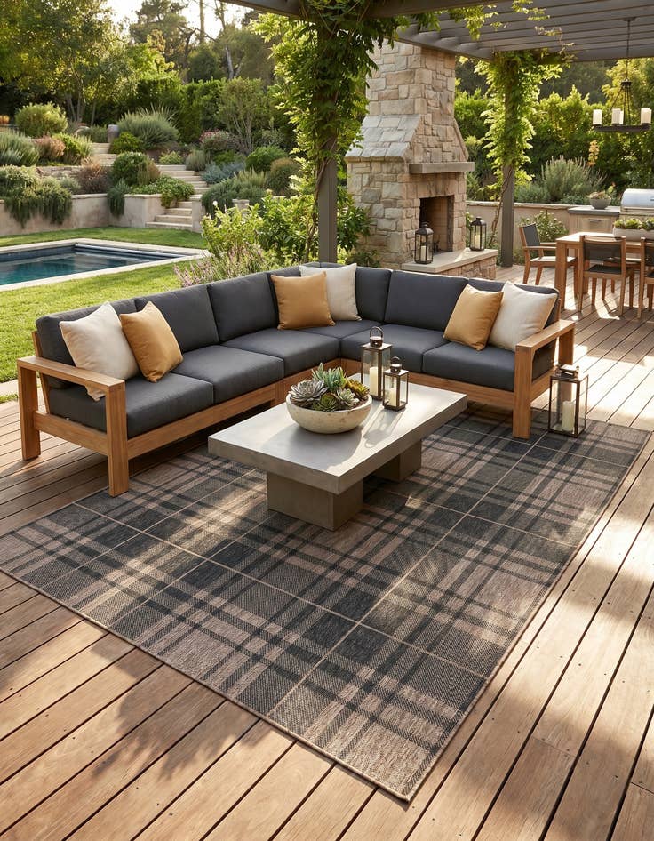 Detail image of 6' x 9' Easy-Clean Checkered Indoor / Outdoor Rug