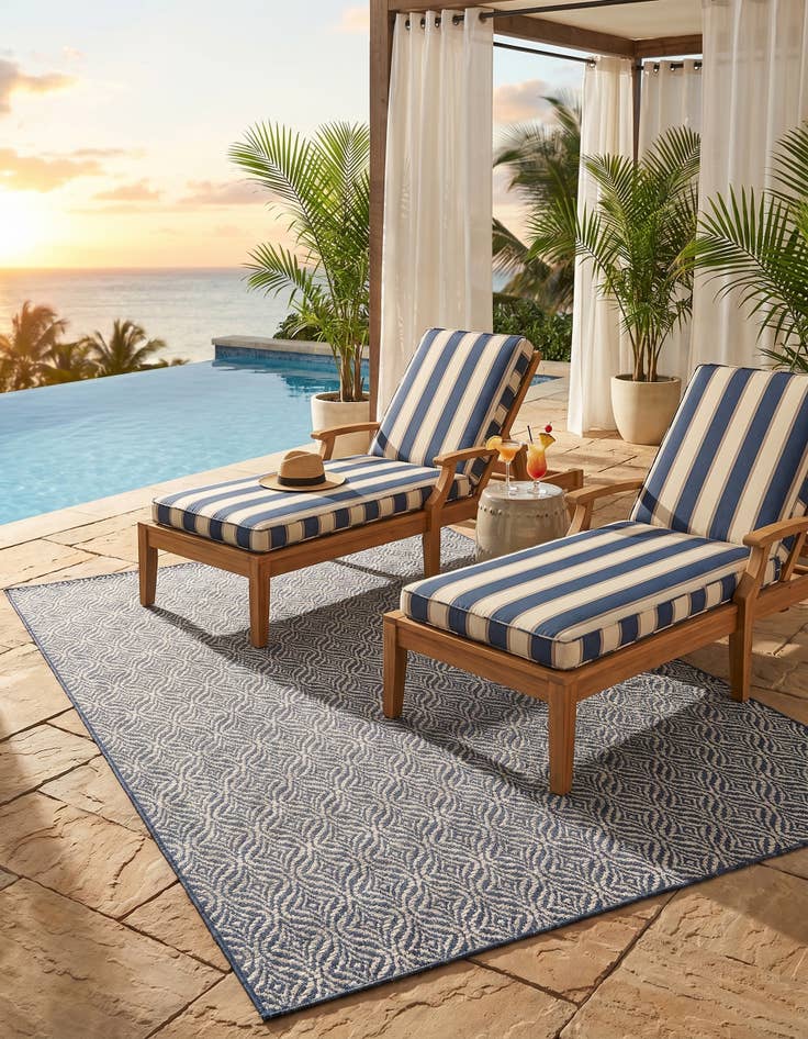 Detail image of 5' 3 x 8' Easy-Clean Lattice Indoor / Outdoor Rug