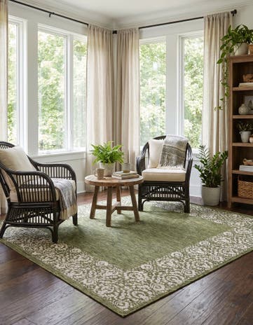 7' 10 x 7' 10 Easy-Clean Border Indoor / Outdoor Square Rug