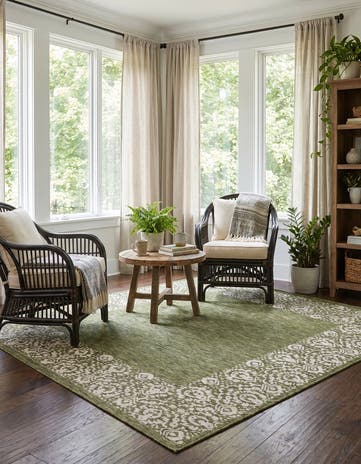 7' 10 x 7' 10 Easy-Clean Border Indoor / Outdoor Square Rug