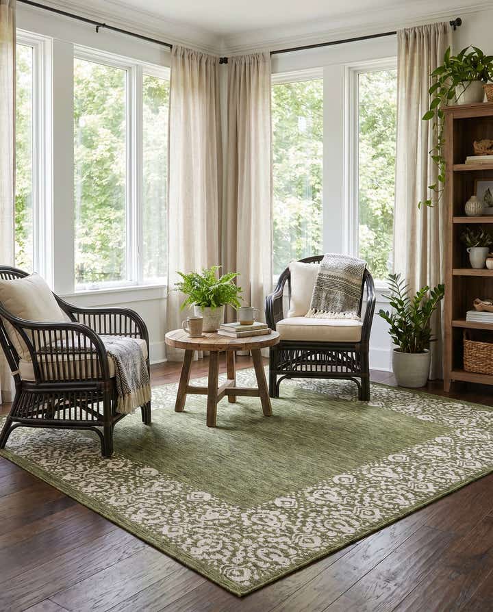 7' 10 x 7' 10 Easy-Clean Border Indoor / Outdoor Square Rug