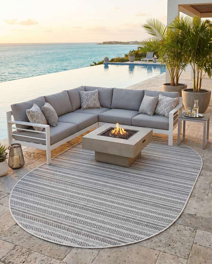 5' 3 x 8' Easy-Clean Ribbon Indoor / Outdoor Oval Rug