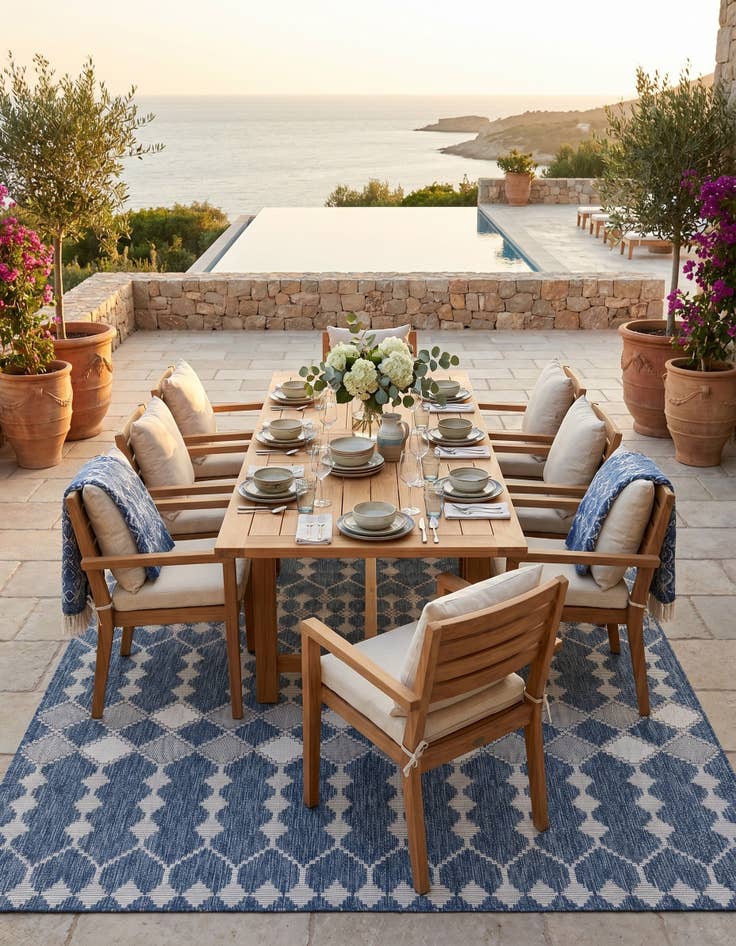 Detail image of 7' 10 x 11' Easy-Clean Trellis Indoor / Outdoor Rug