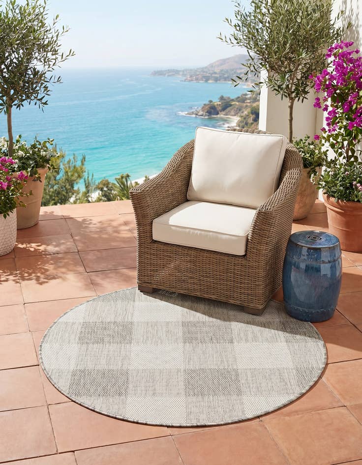 Detail image of 3' x 3' Easy-Clean Checkered Indoor / Outdoor Round Rug