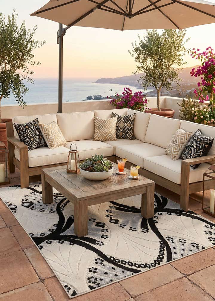 5' 3 x 7' 7 Easy-Clean Indoor / Outdoor Rug