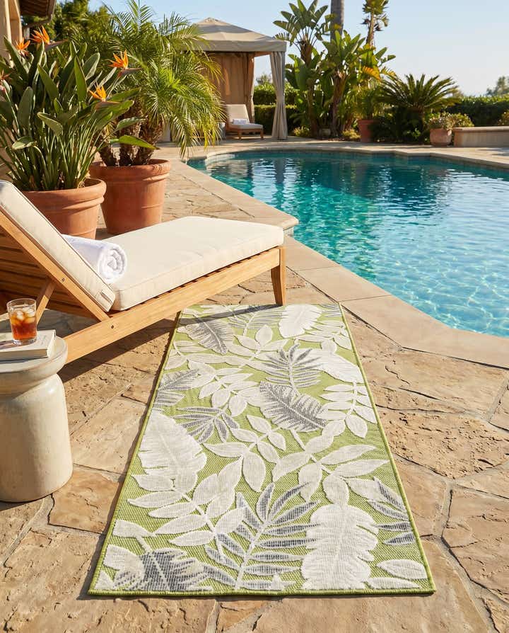 2' 2 x 5' 3 Easy-Clean Botanical Indoor / Outdoor Runner Rug