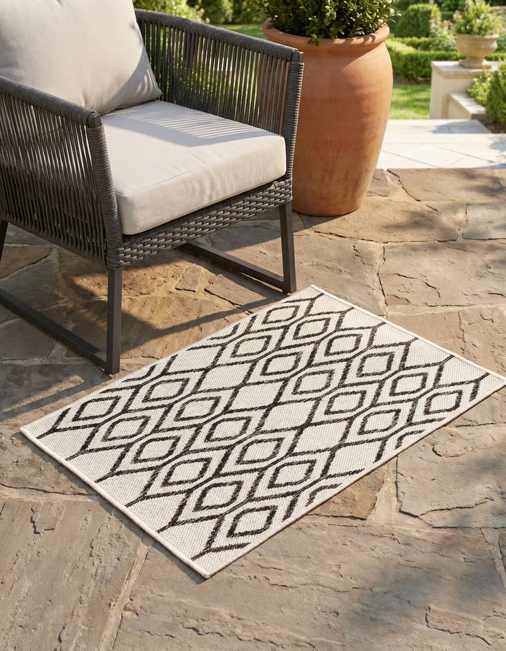 Detail image of 2' x 3' Easy-Clean Jill Zarin Turks and Caicos Indoor / Outdoor Rug