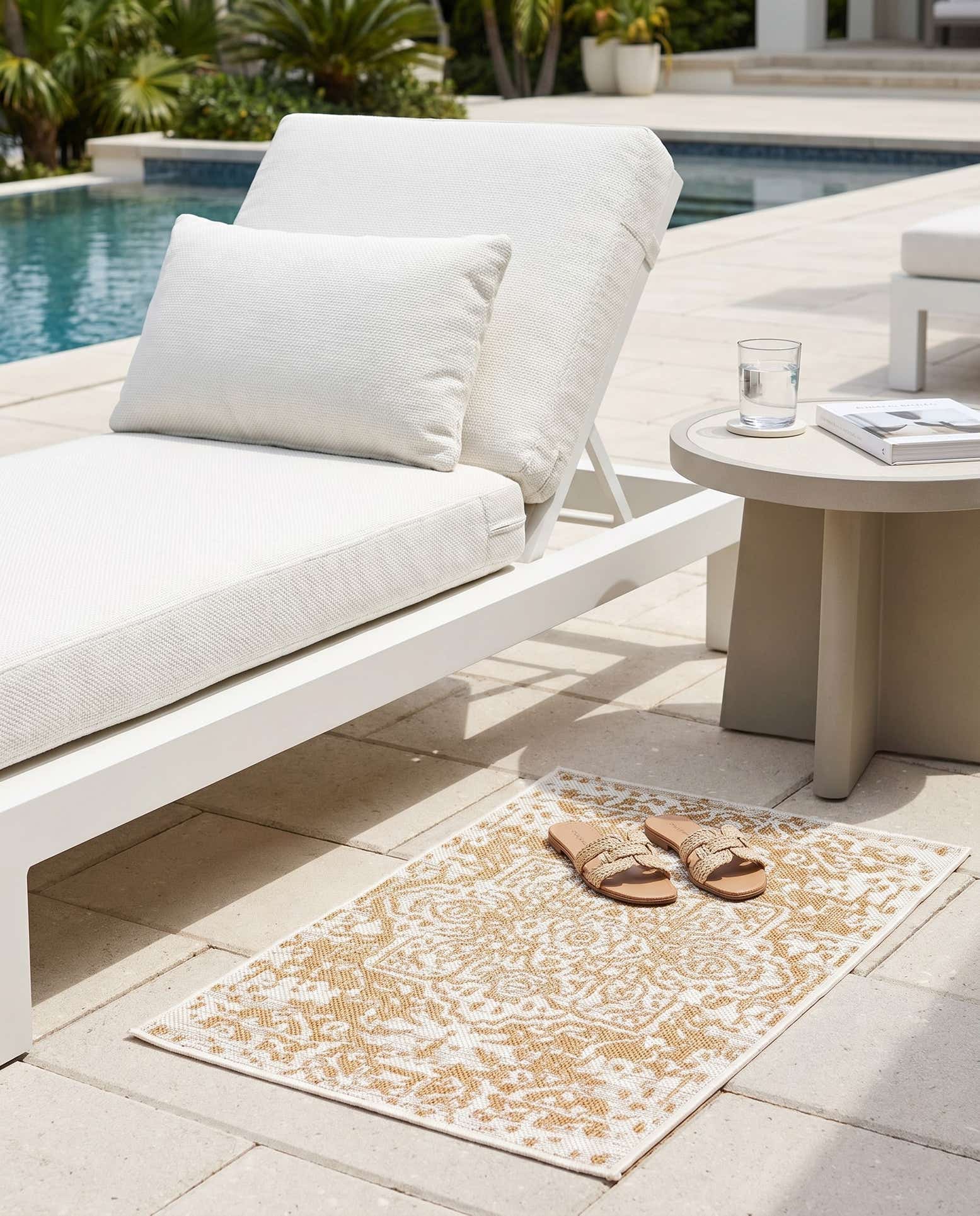 2' x 3' Easy-Clean Jill Zarin Dubai Indoor / Outdoor Rug