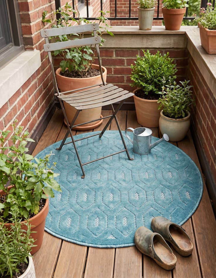 Detail image of 3' x 3' Easy-Clean Trellis Textured Indoor / Outdoor Round Rug