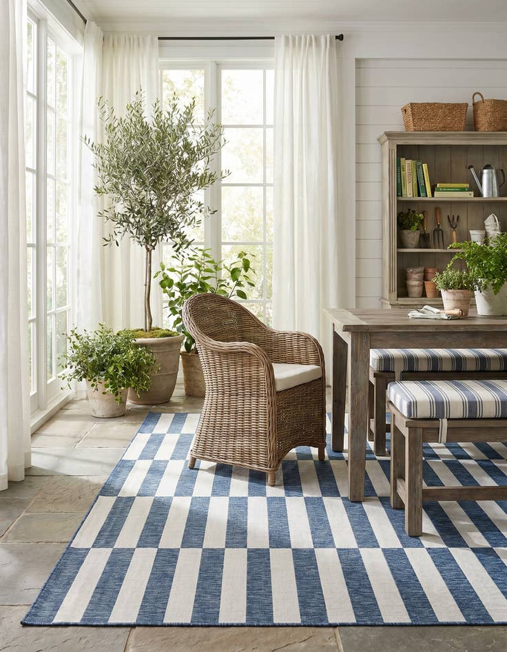 Detail image of 10' x 10' Easy-Clean Ribbon Indoor / Outdoor Square Rug