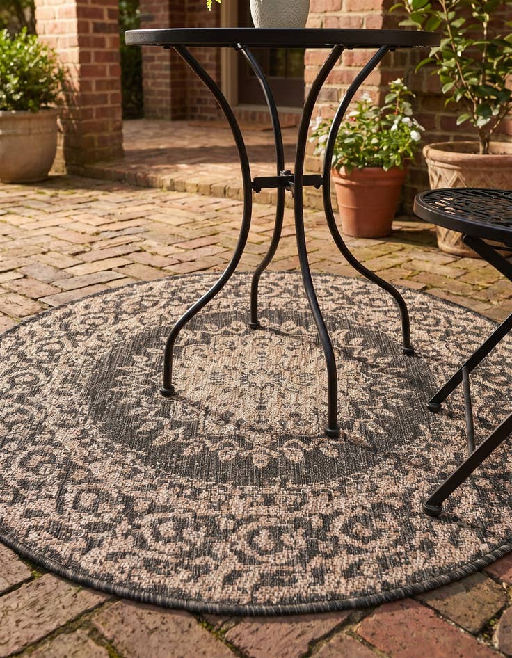 Detail image of 3' x 3' Easy-Clean Traditional Indoor / Outdoor Round Rug