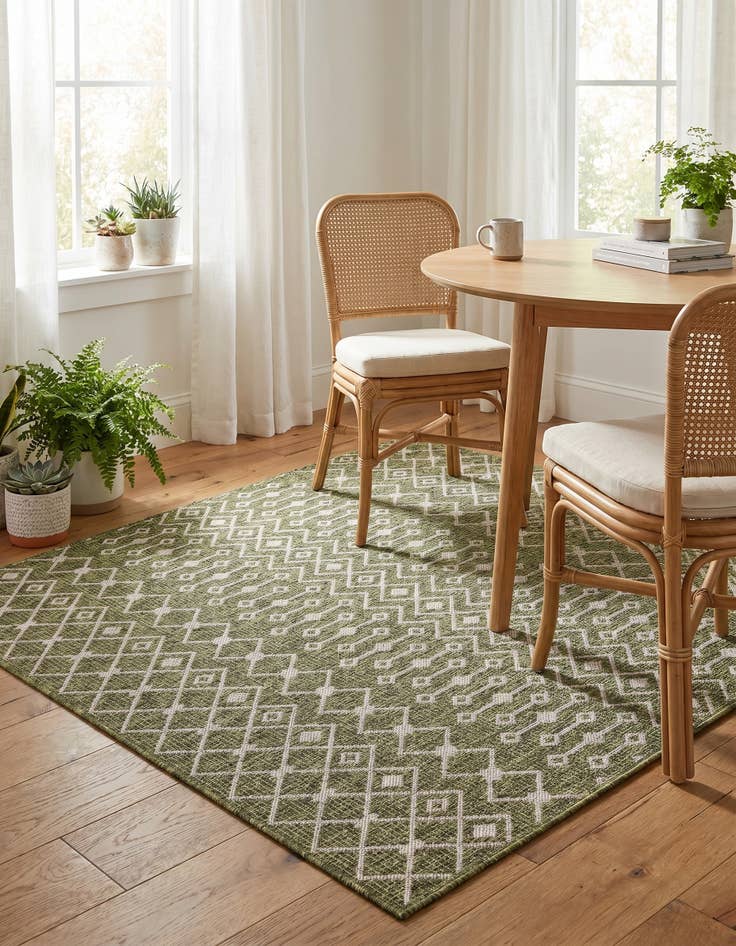 Detail image of 5' 3 x 5' 3 Easy-Clean Lattice Indoor / Outdoor Square Rug