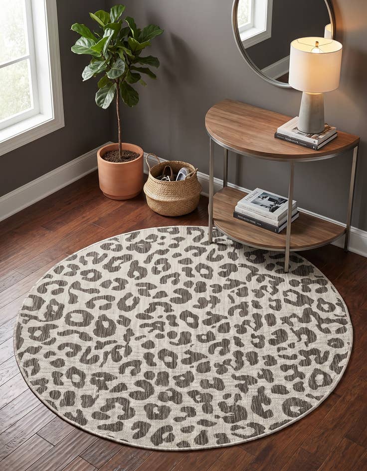 Detail image of 5' 3 x 5' 3 Easy-Clean Safari Indoor / Outdoor Round Rug