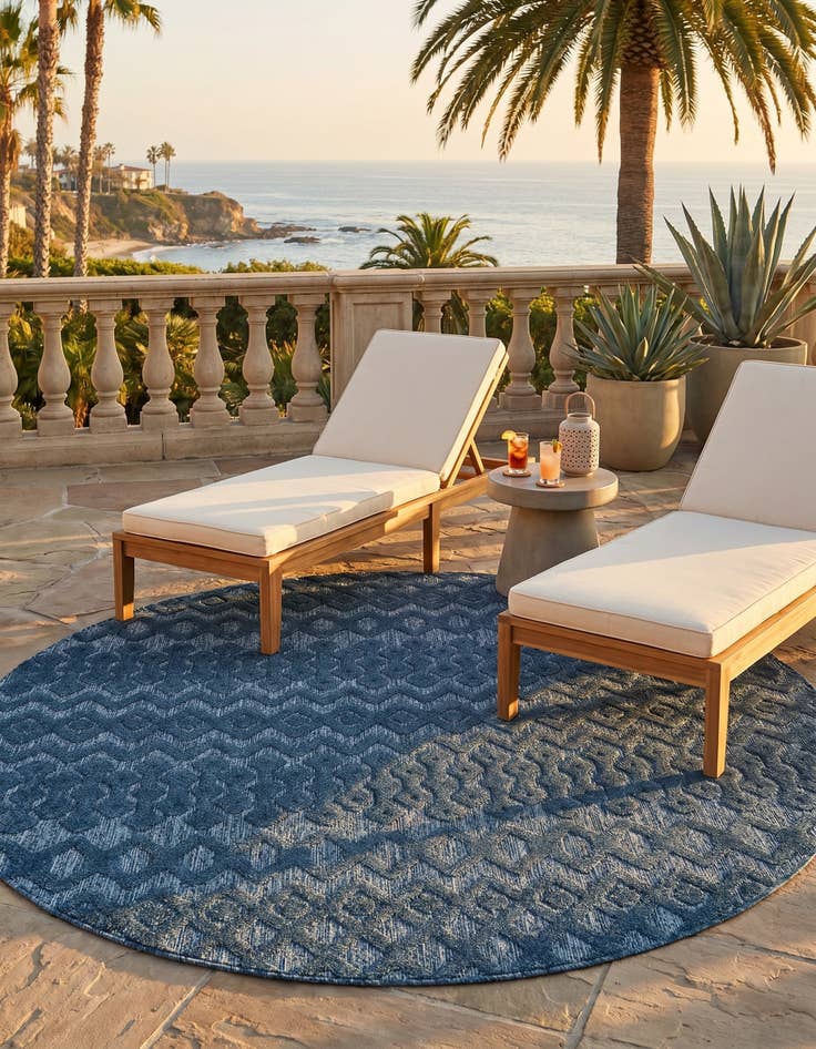 Detail image of 7' x 7' Easy-Clean Trellis Textured Indoor / Outdoor Round Rug
