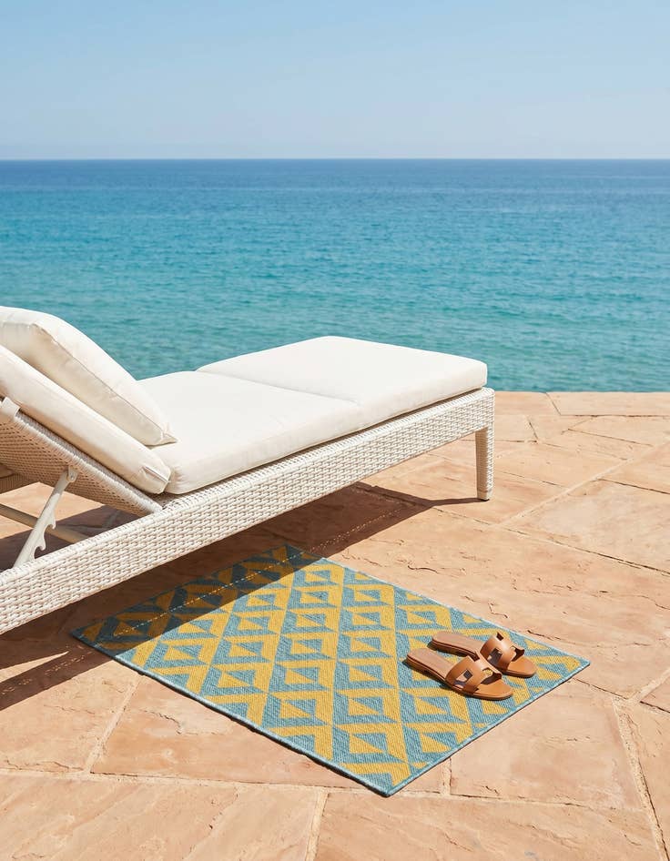 Detail image of 2' x 3' Easy-Clean Jill Zarin Napa Indoor / Outdoor Rug