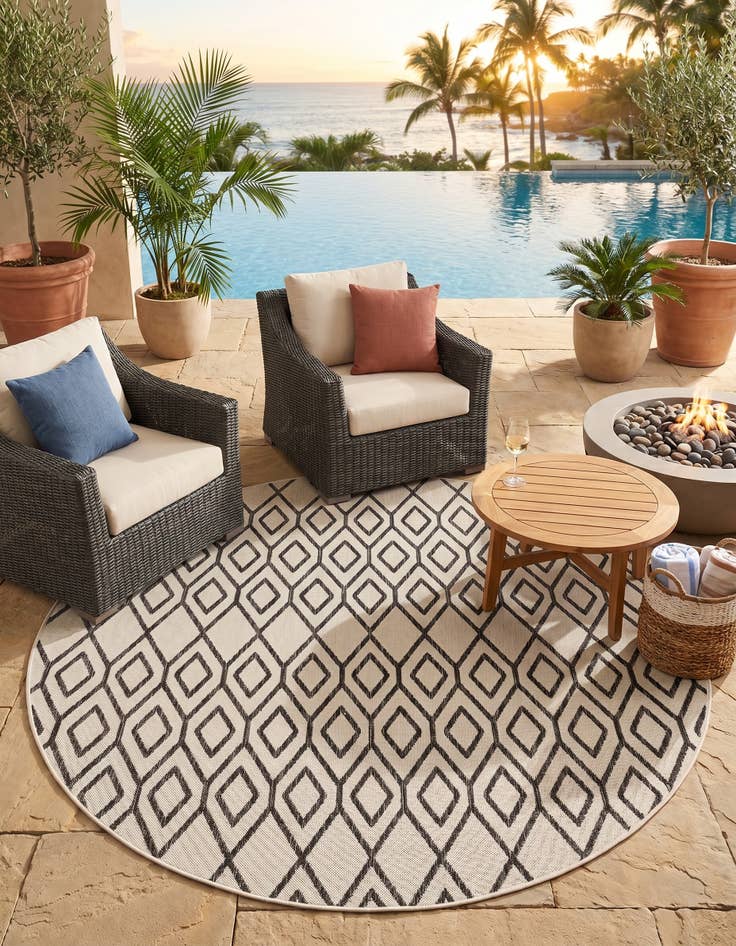 Detail image of 6' 7 x 6' 7 Easy-Clean Jill Zarin Turks and Caicos Indoor / Outdoor Round Rug