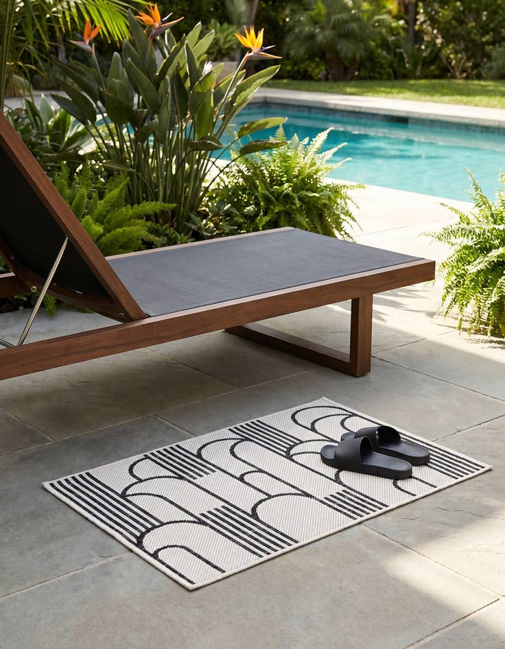 Detail image of 2' x 3' Easy-Clean Modern Indoor / Outdoor Rug