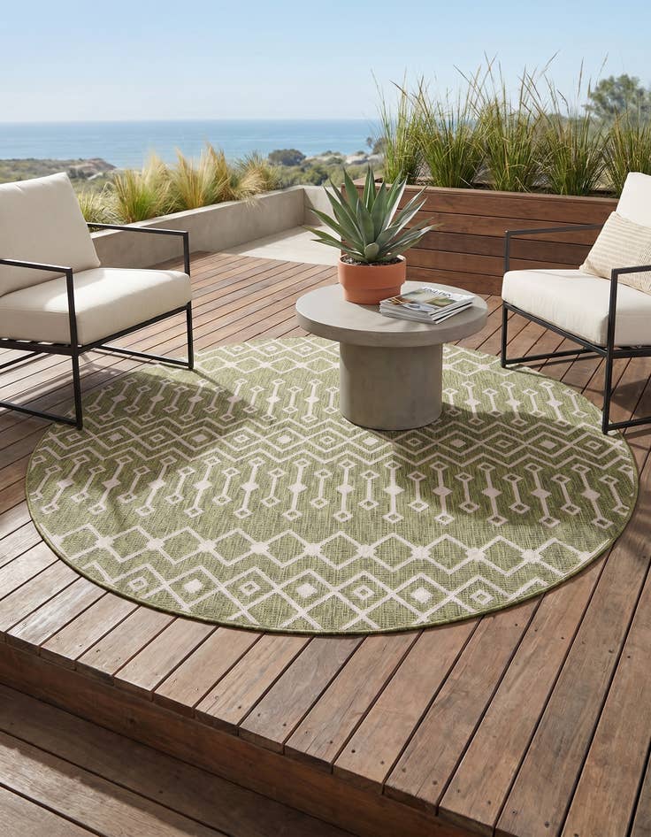 Detail image of 7' 10 x 7' 10 Easy-Clean Lattice Indoor / Outdoor Round Rug