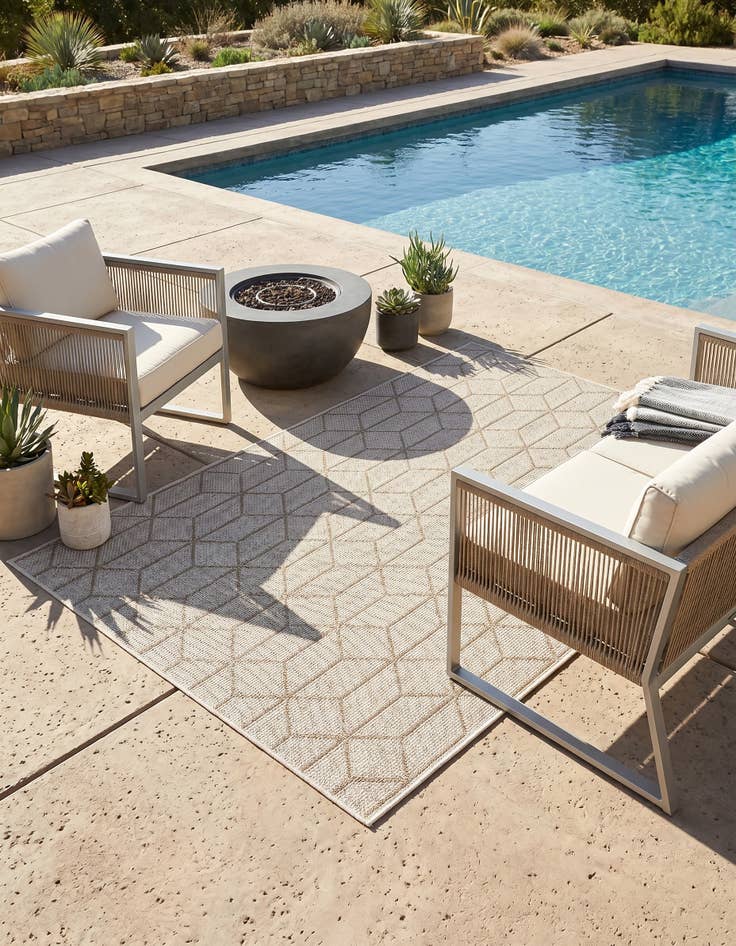 Detail image of 4' 1 x 6' 1 Easy-Clean Lattice Indoor / Outdoor Rug