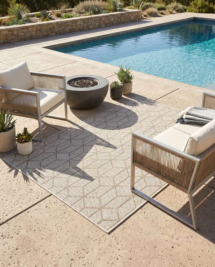 4' 1 x 6' 1 Easy-Clean Trellis Indoor / Outdoor Rug