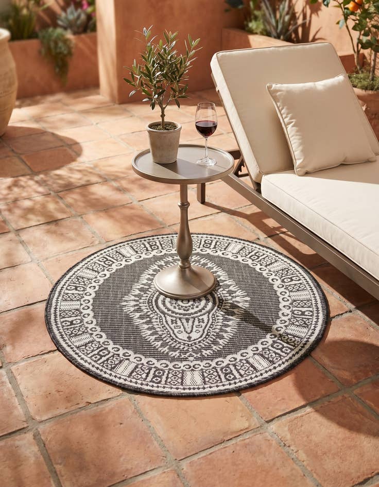 Detail image of 3' x 3' Easy-Clean Traditional Indoor / Outdoor Round Rug