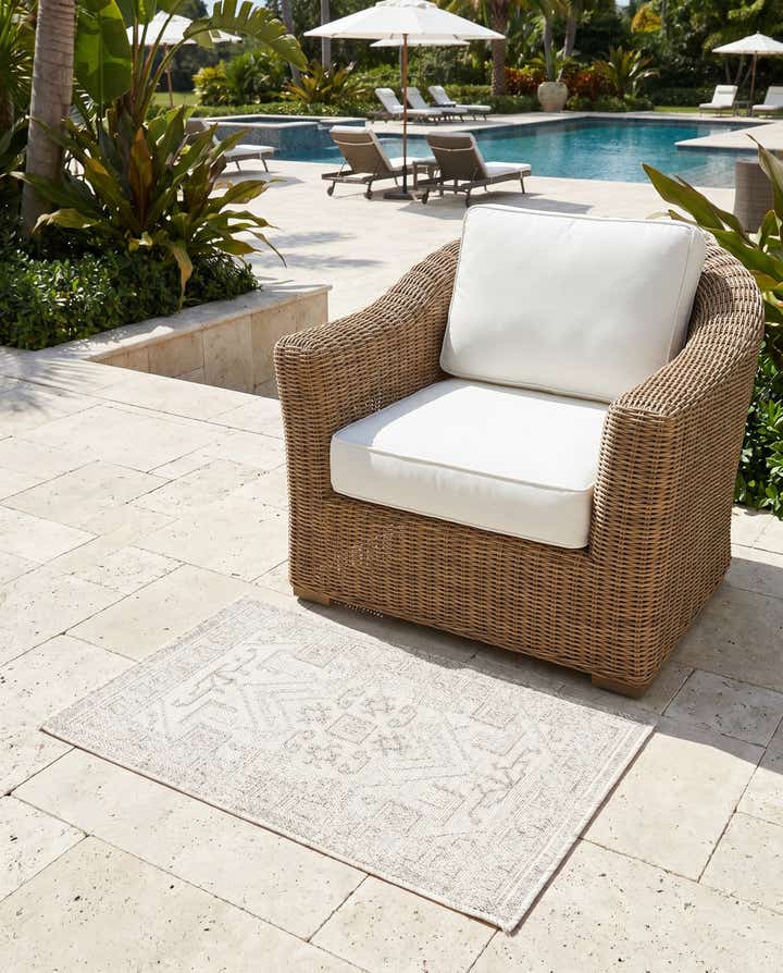 2' x 3' Easy-Clean Aztec Indoor / Outdoor Rug